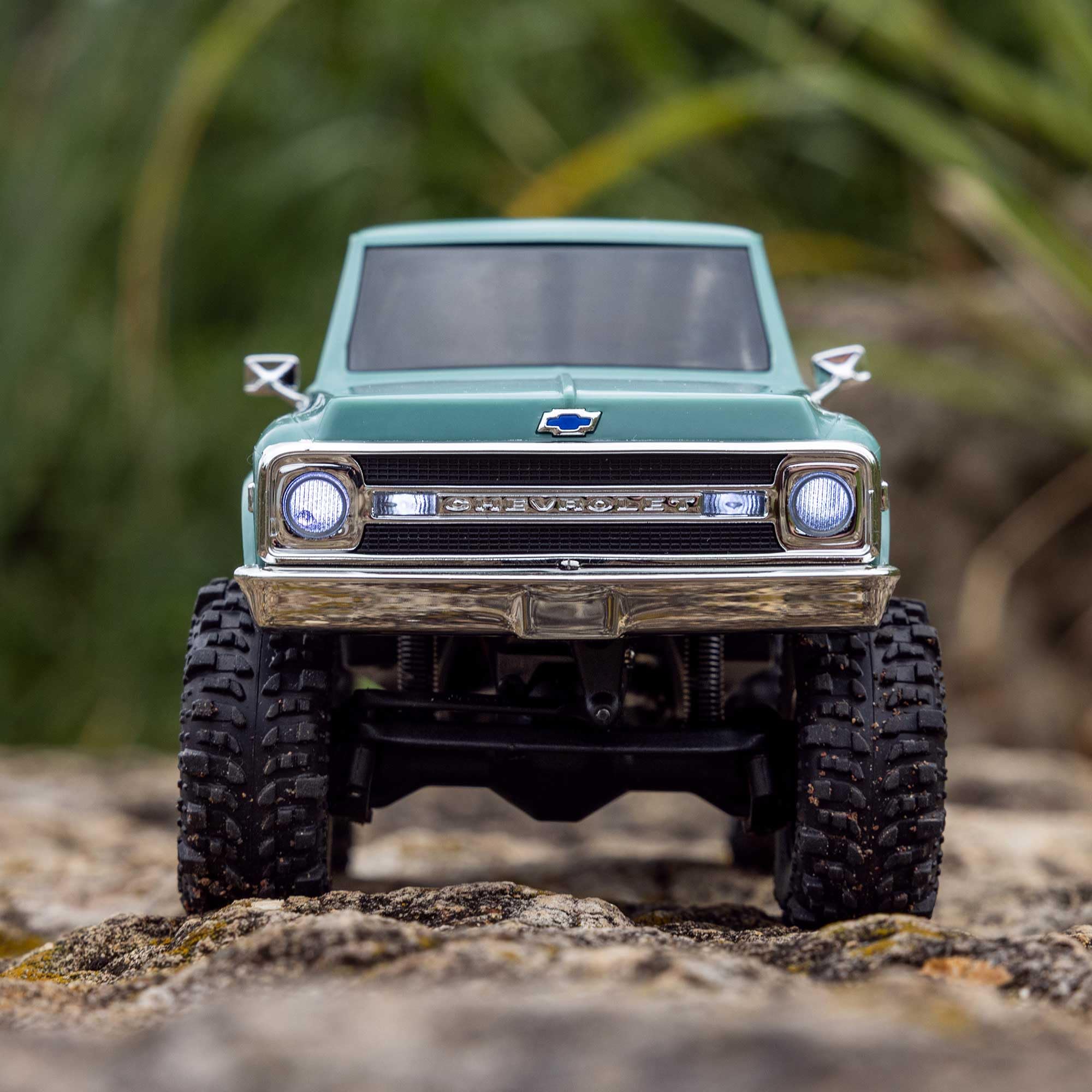 Amazon.co.jp: Axial SCX30 シボレー K10 4X4 RCトラック 1/30